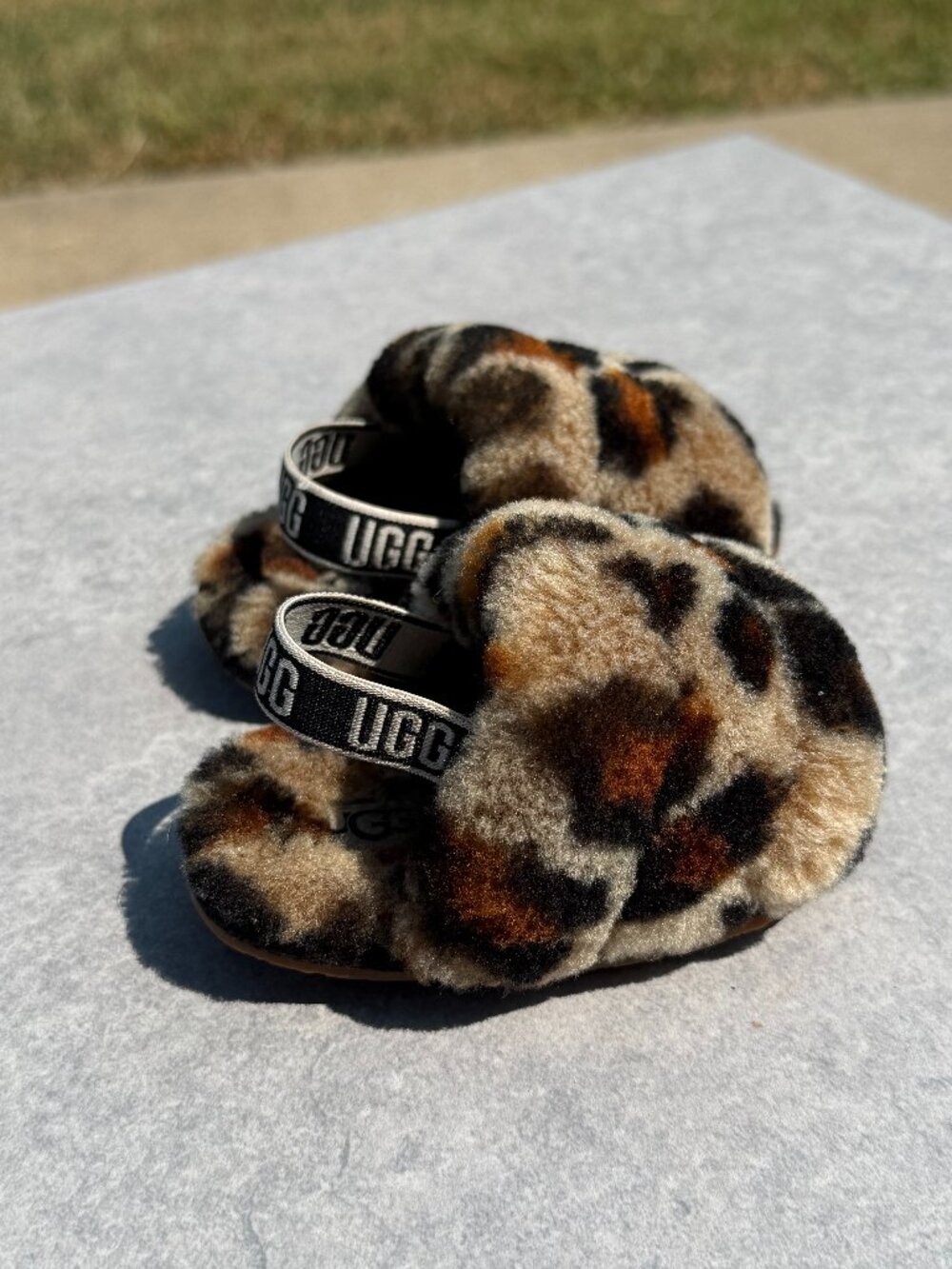 UGG Fluff Yeah Kids 4/5 Leopard Shearling Cozy Animal Print Slingback Slide 4165